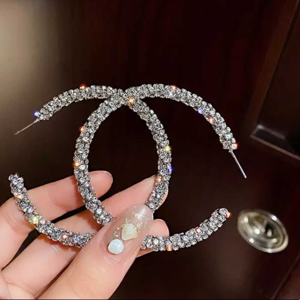๐ Rhinestone Crystal Big Hoop Earrings - Picture 4 of 6
